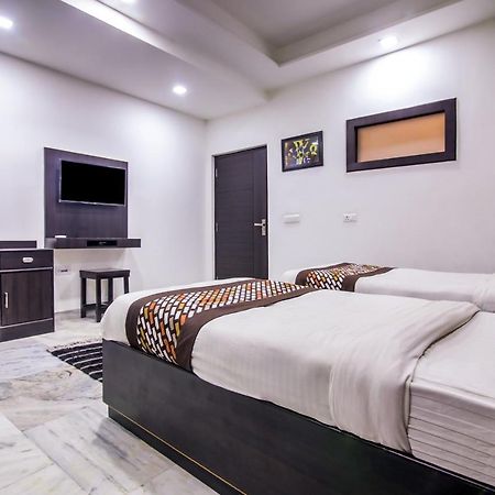 Hotel Oyo 8888 Riga Hs Deluxe Agra  Zewnętrze zdjęcie