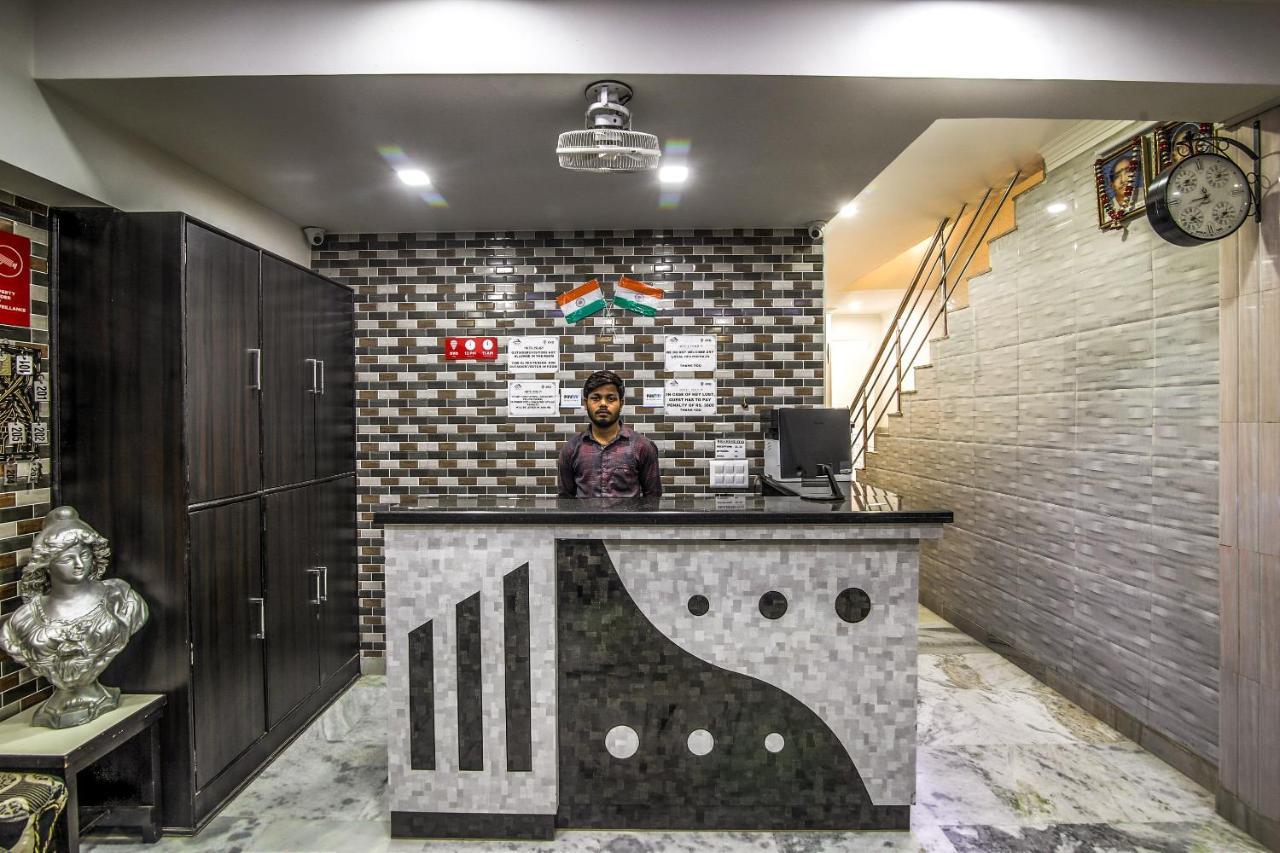 Hotel Oyo 8888 Riga Hs Deluxe Agra  Zewnętrze zdjęcie