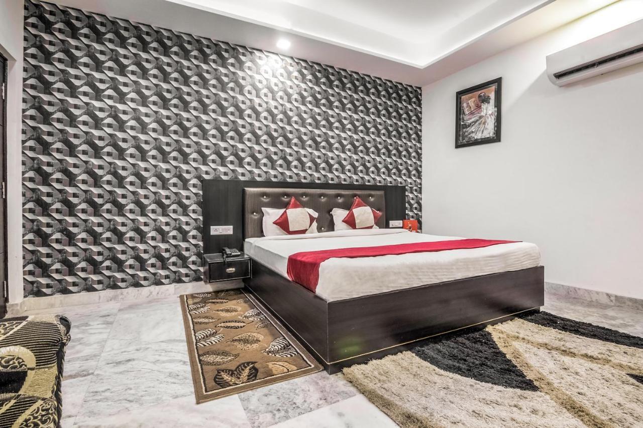 Hotel Oyo 8888 Riga Hs Deluxe Agra  Zewnętrze zdjęcie