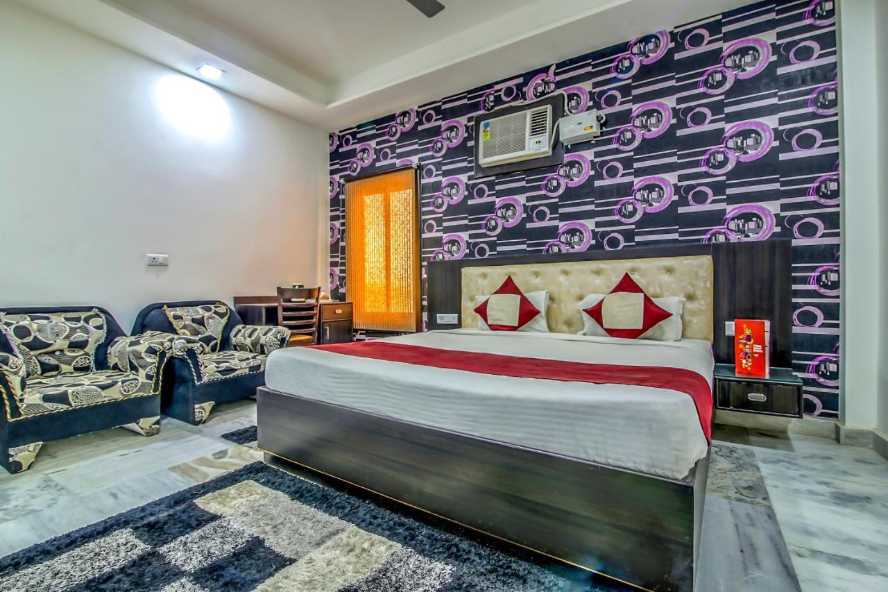 Hotel Oyo 8888 Riga Hs Deluxe Agra  Zewnętrze zdjęcie