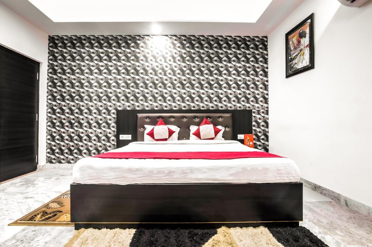 Hotel Oyo 8888 Riga Hs Deluxe Agra  Zewnętrze zdjęcie