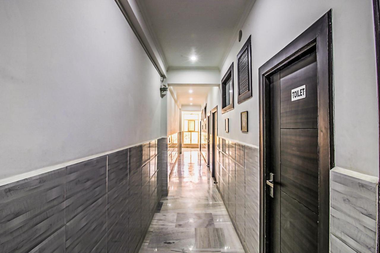 Hotel Oyo 8888 Riga Hs Deluxe Agra  Zewnętrze zdjęcie