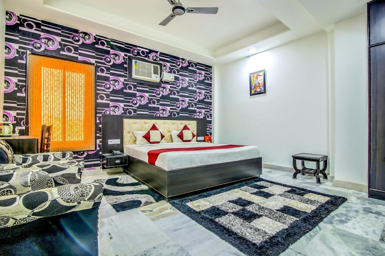 Hotel Oyo 8888 Riga Hs Deluxe Agra  Zewnętrze zdjęcie